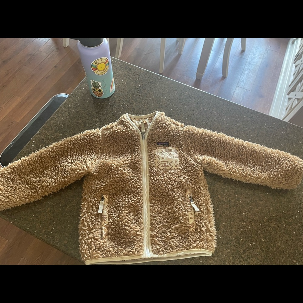 Patagonia 4t. Guc. Never washed. Original owner. Smoke free and doodlefriendly